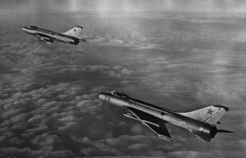 «Быстрее достичь рубежа атаки»: как истребитель МиГ-19 повлиял на развитие отечественной авиации