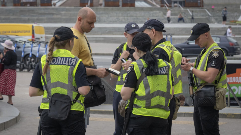 Мужчинам на Украине дали 72 часа, чтобы забрать повестку