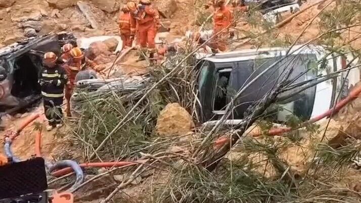 В Китае три человека погибли при обрушении здания