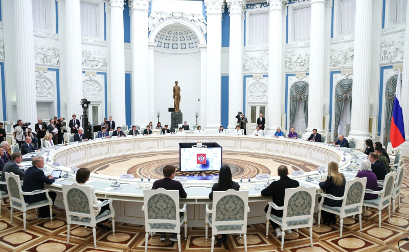 «Постоянно об этом говорим и думаем»: Путин отметил важность создания условий для самореализации участников СВО