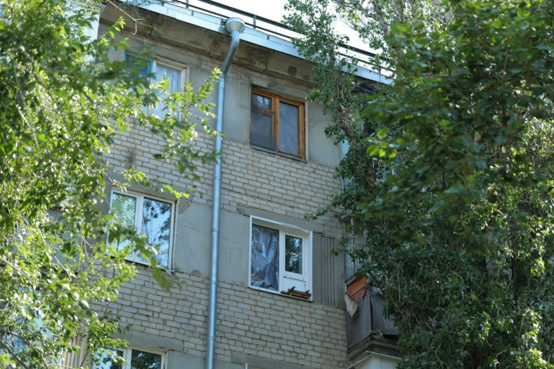 Повреждено более 25 квартир и свыше десятка машин: что известно о последствиях атаки украинских БПЛА на Энгельс